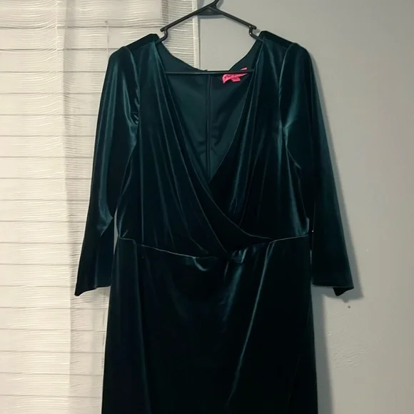 betsey johnson green velvet dress 1960s Solid Velvet V-Neck Strap Dress main image 0